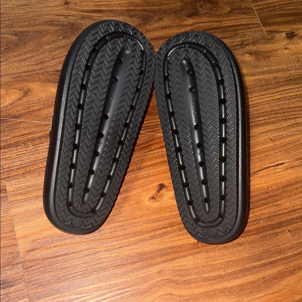 Cushion Comfy Black and Rhinestone Slides - Picture 6 of 6